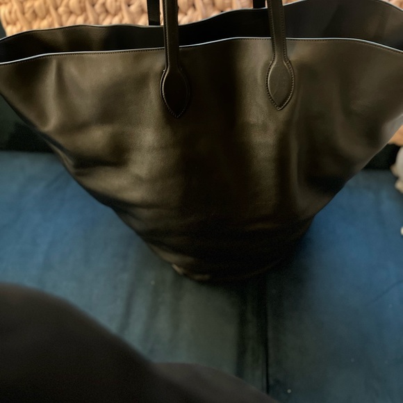 🛑SOLD!🛑 KHAITE Osa Tote LARGE Black Leather - Picture 8 of 13